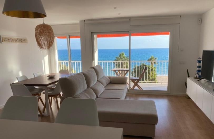 Apartamento frente al mar Canet De Mar Esterno foto