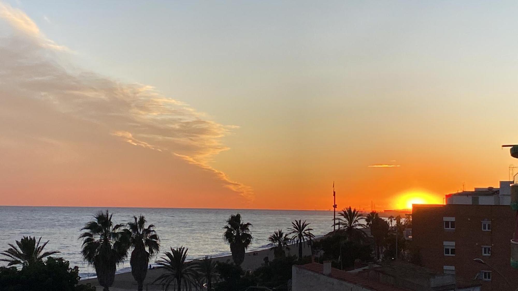 Apartamento frente al mar Canet De Mar Esterno foto