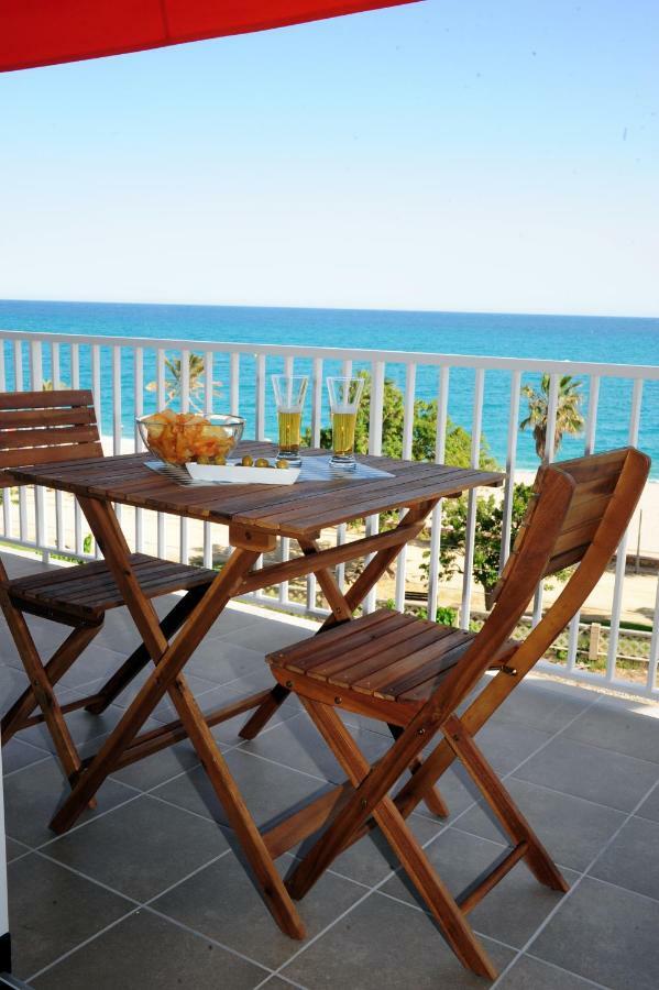 Apartamento frente al mar Canet De Mar Esterno foto