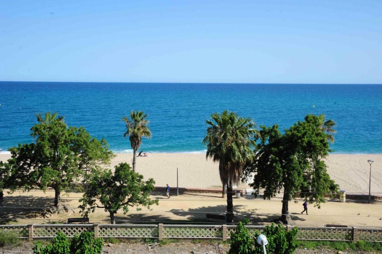 Apartamento frente al mar Canet De Mar Esterno foto